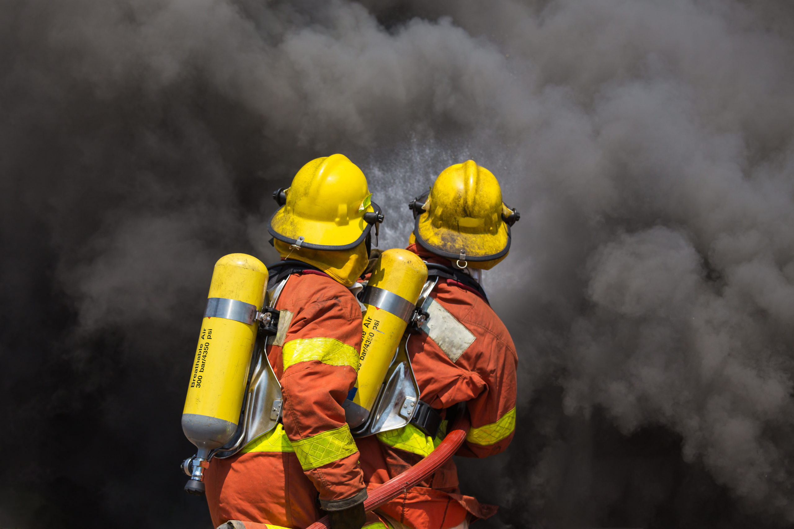 los bomberos y el humo - calidad del aire respirable comprimido